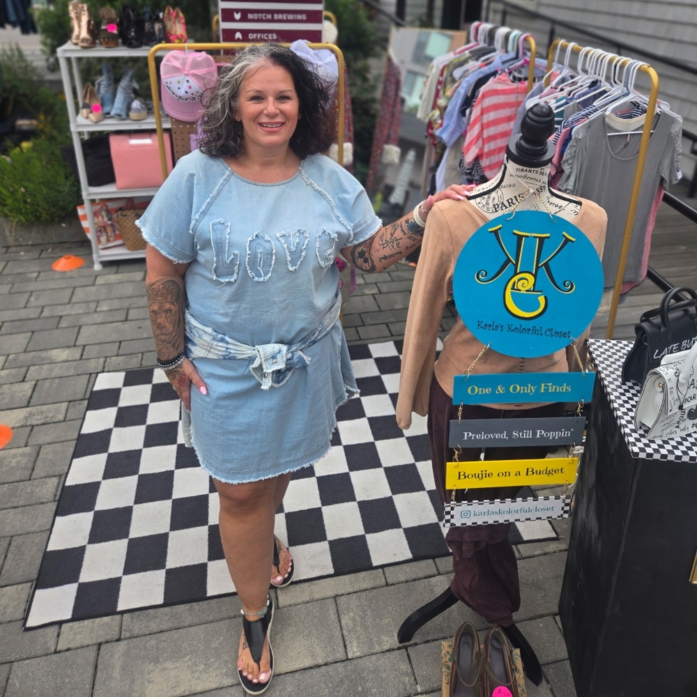 Serving up colorful finds & feel-good fits straight from my closet 💋